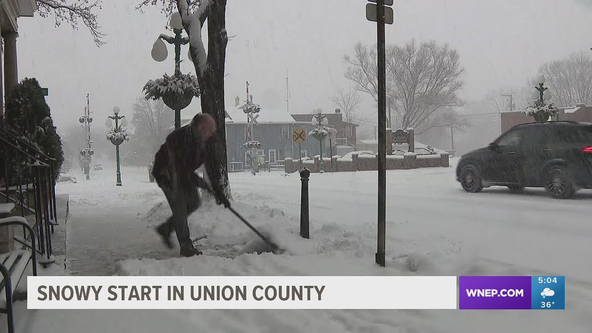 Newswatch 16's Nikki Krize found people trying to keep up with the snowy start to Thursday.