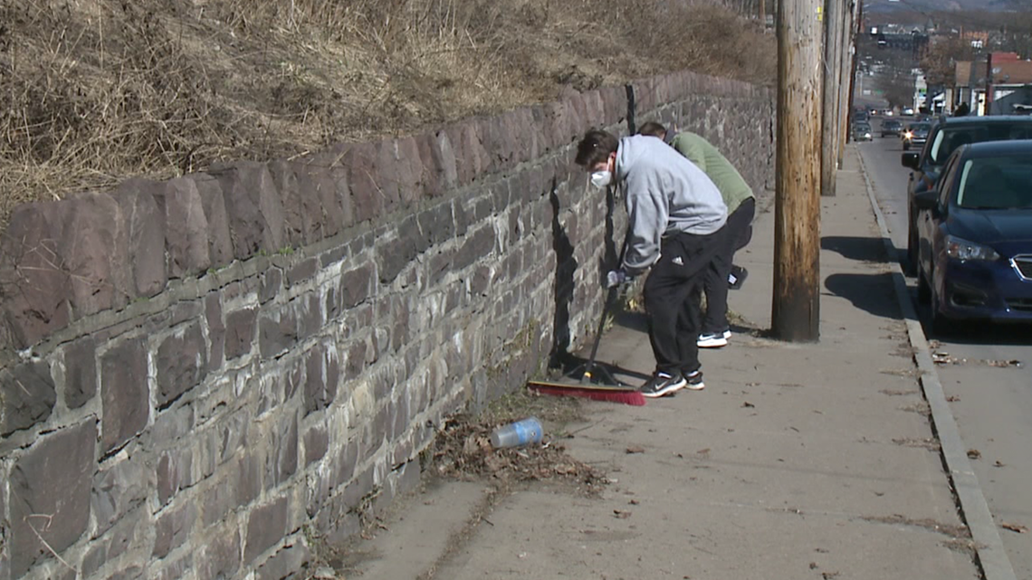 Volunteers clean up streets in Wilkes-Barre - Vimarsana News
