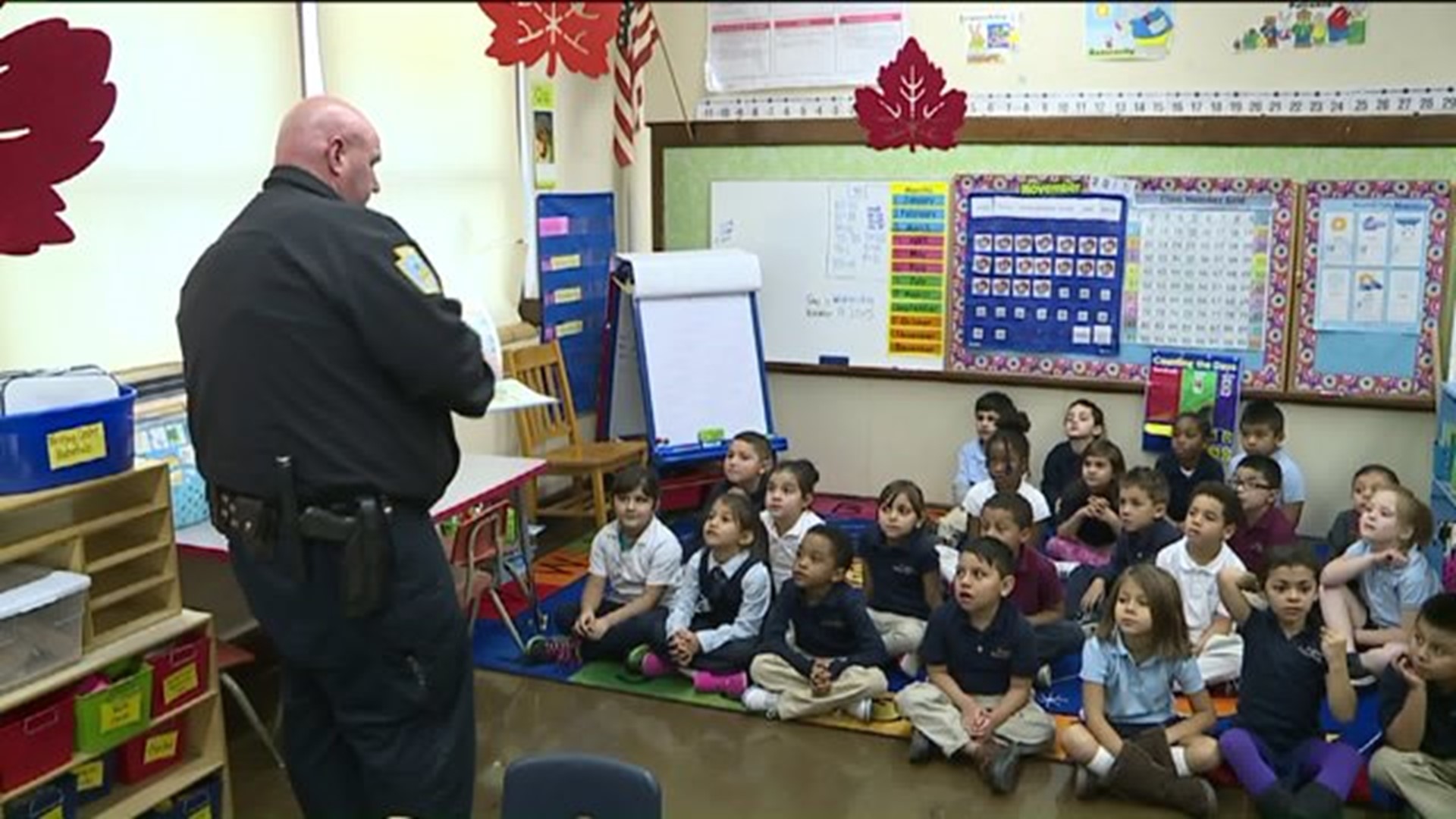Scranton Officer Reads to Students about K-9