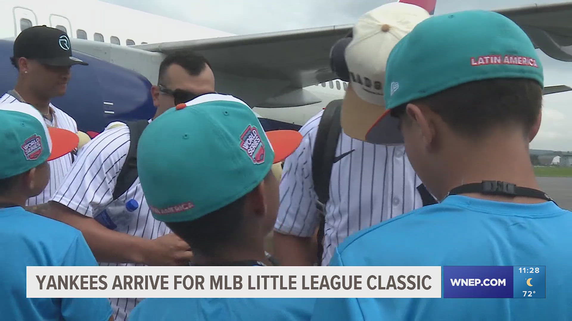 Fans greet Yankee players in Williamsport