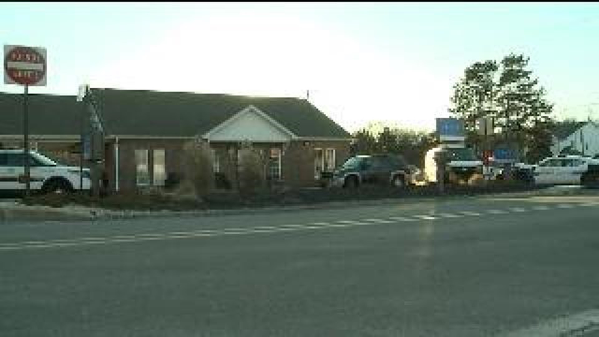 FBI: Bank Employees Tied Up During Robbery