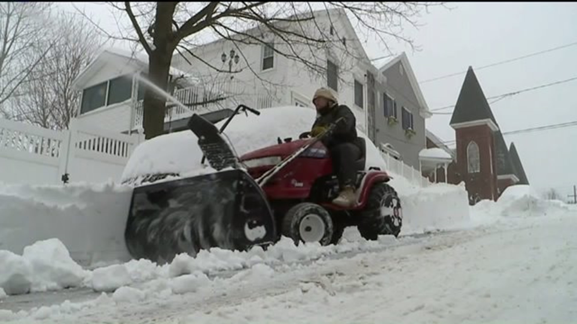 Mount Carmel Neighbors Pitch In to Dig Out