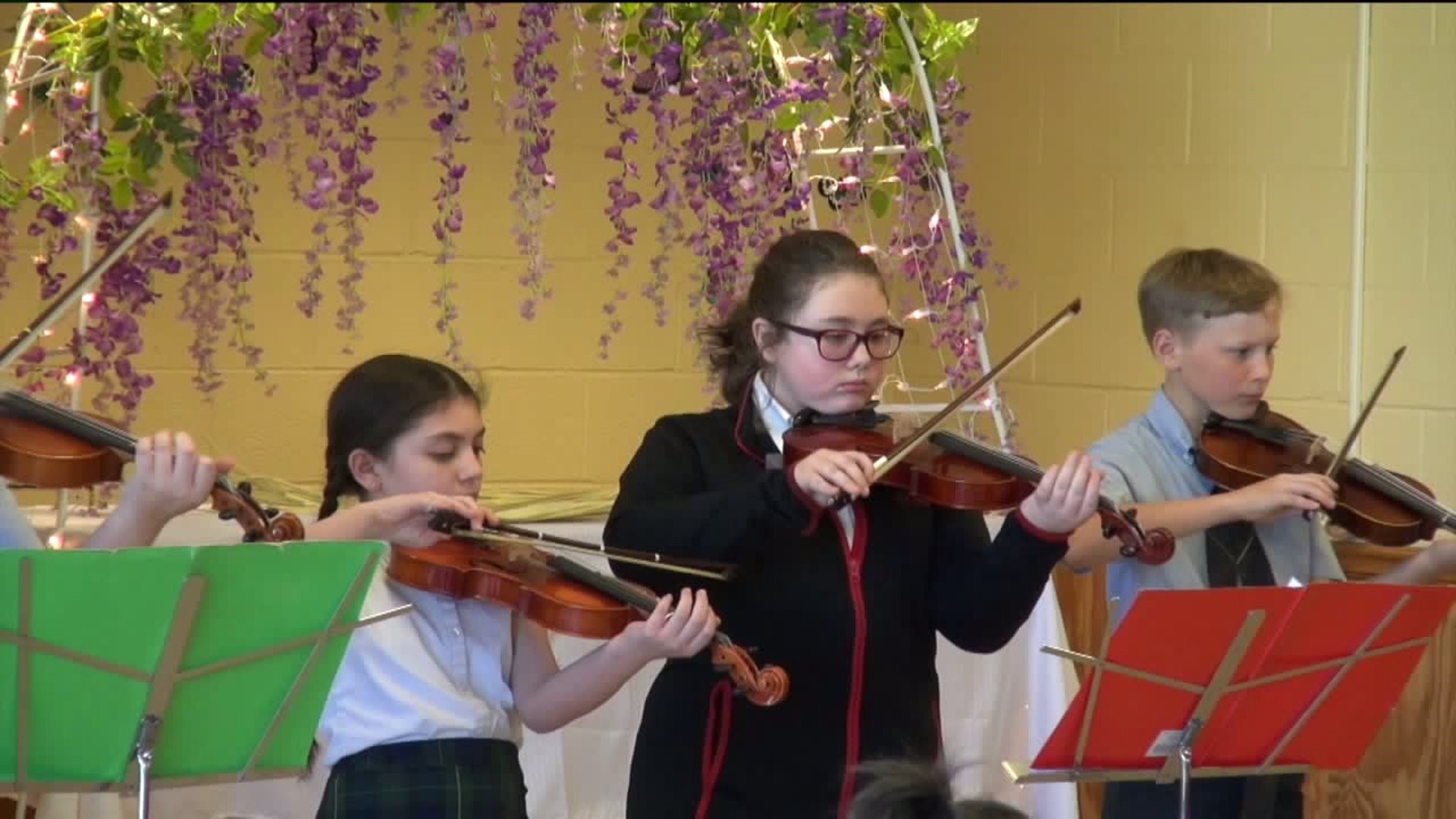 Students Give Violin Performance for Seniors
