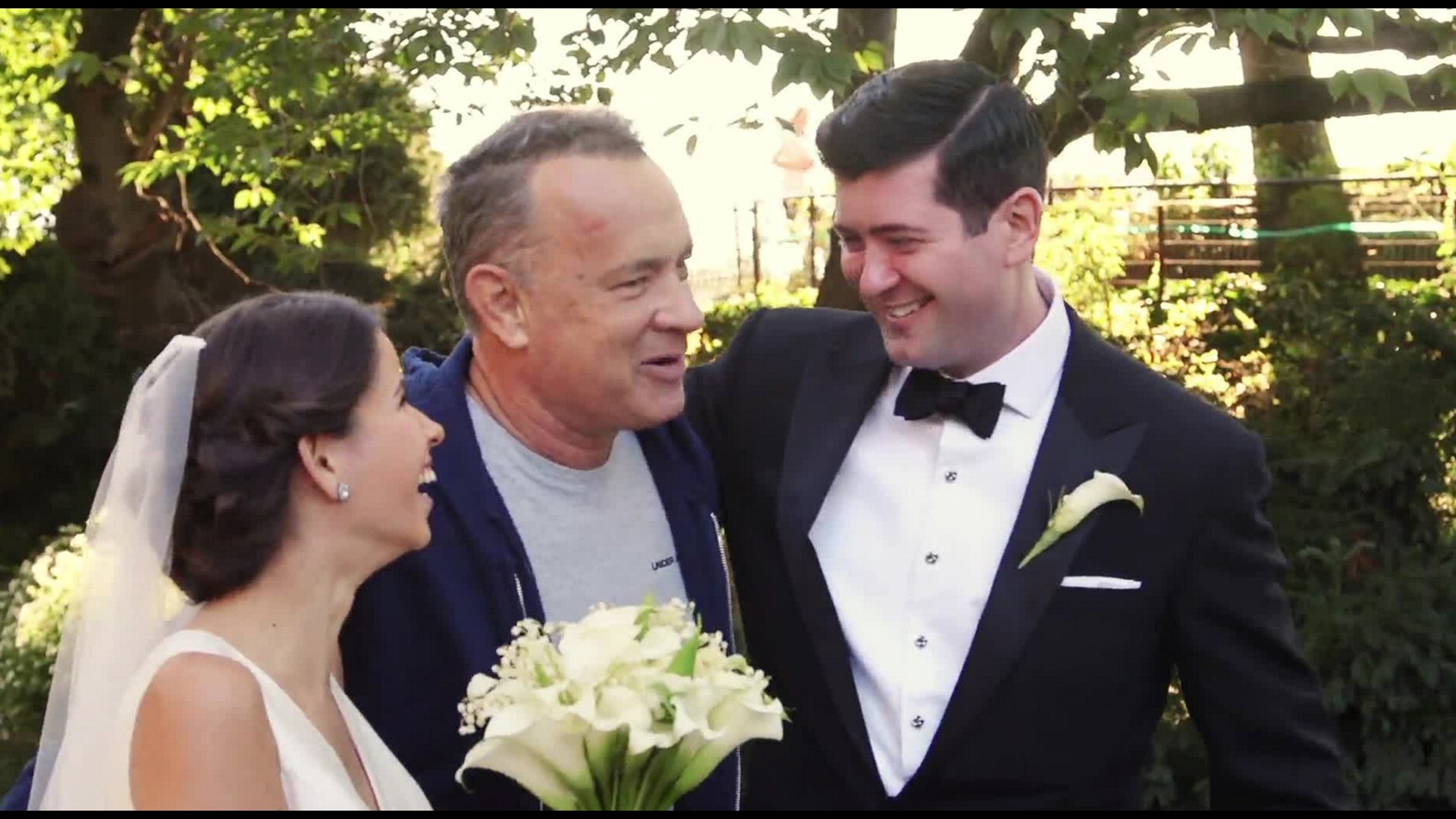 Video Of Tom Hanks Crashing Couples Wedding Photo Shoot In New York