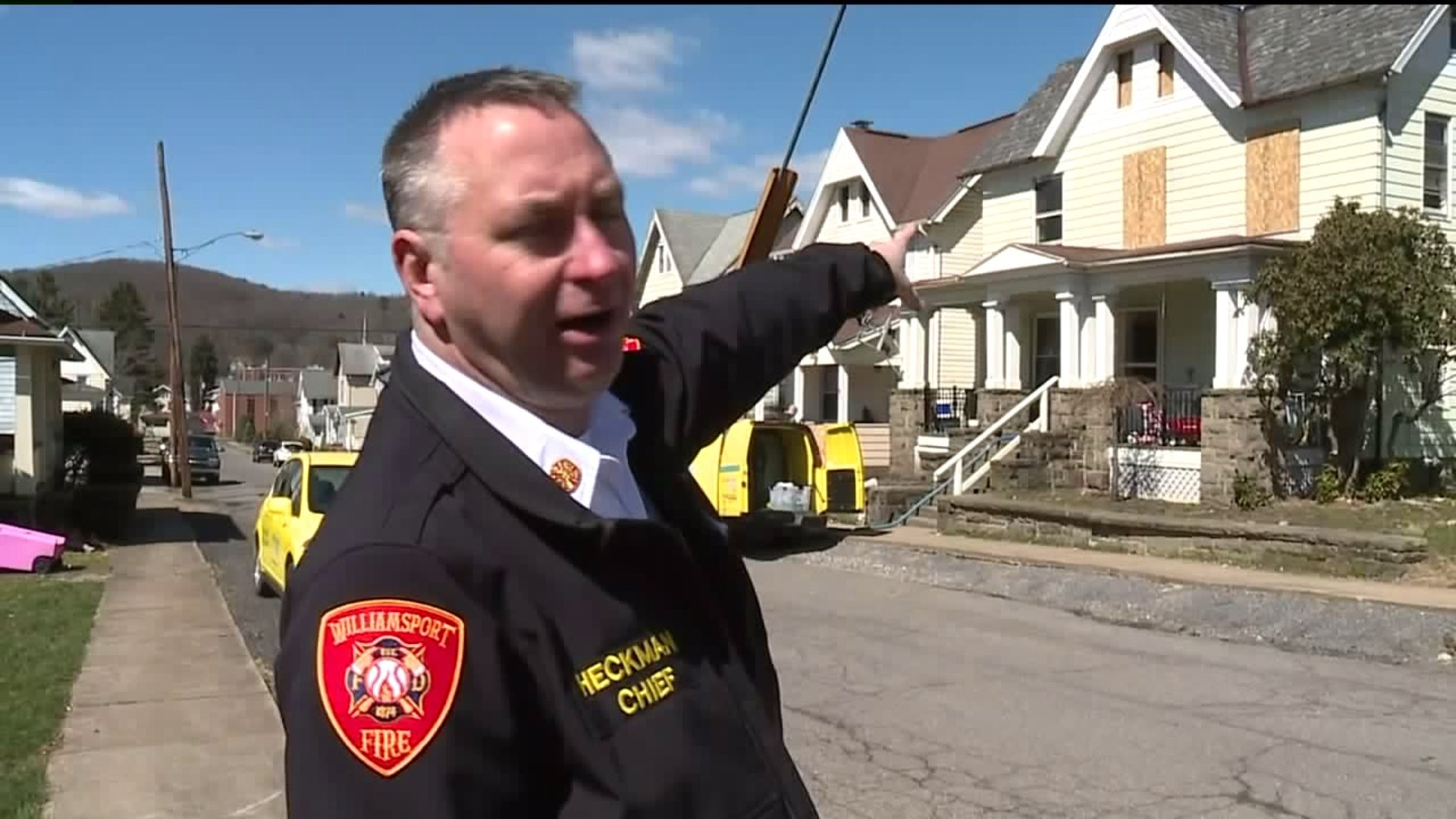 Off-duty Fire Chief Helps Save Woman from Burning Building