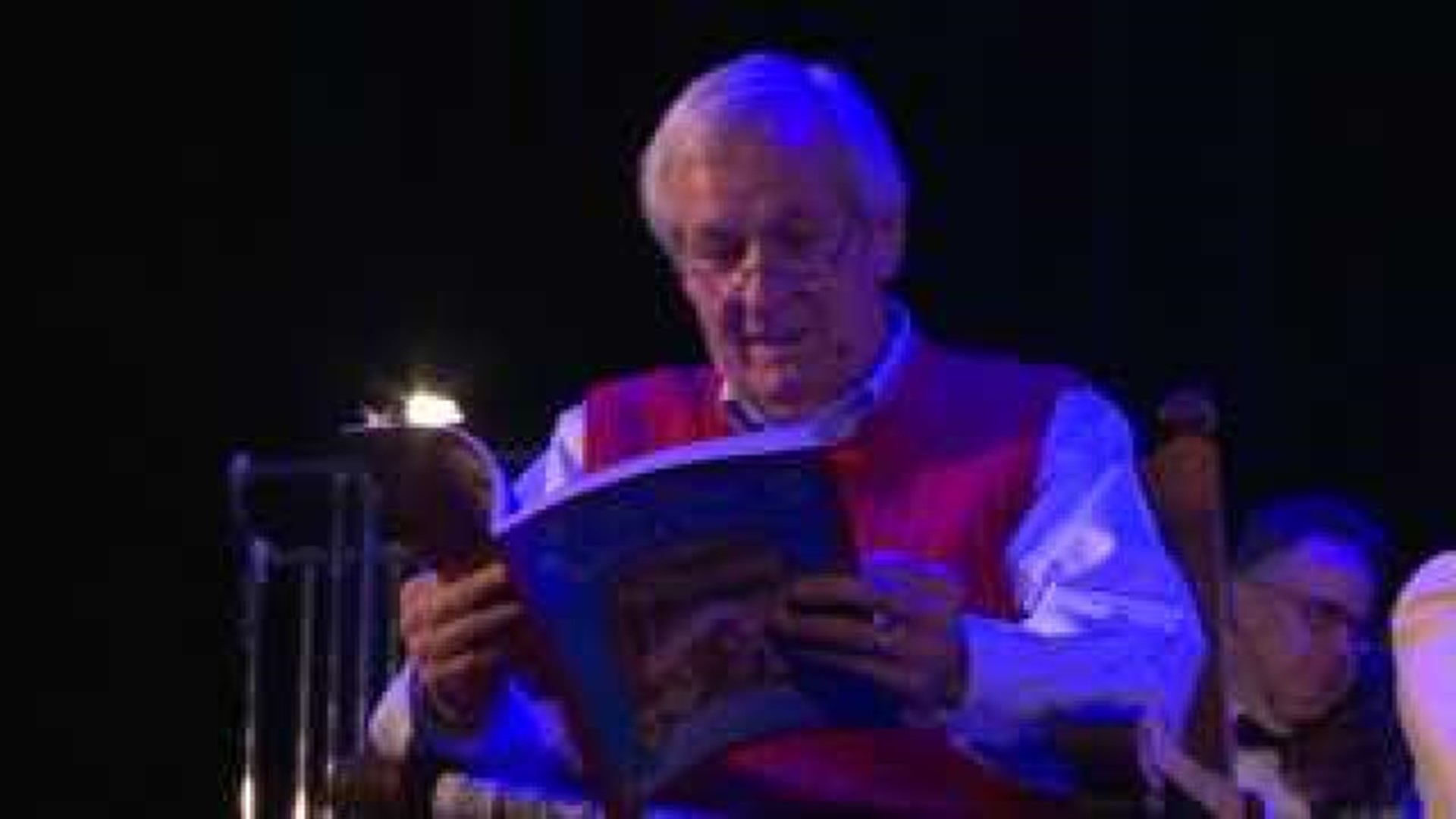 Mike Stevens Reads "A Visit from St. Nicholas"