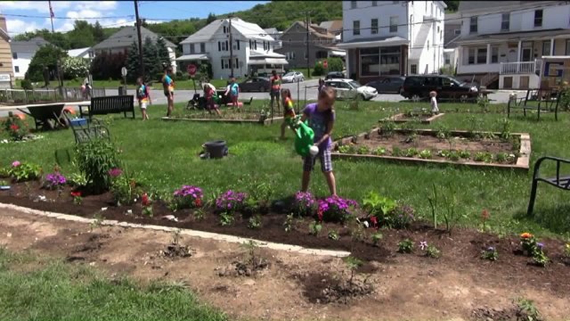 Community Garden Teaches Kids to Give Back