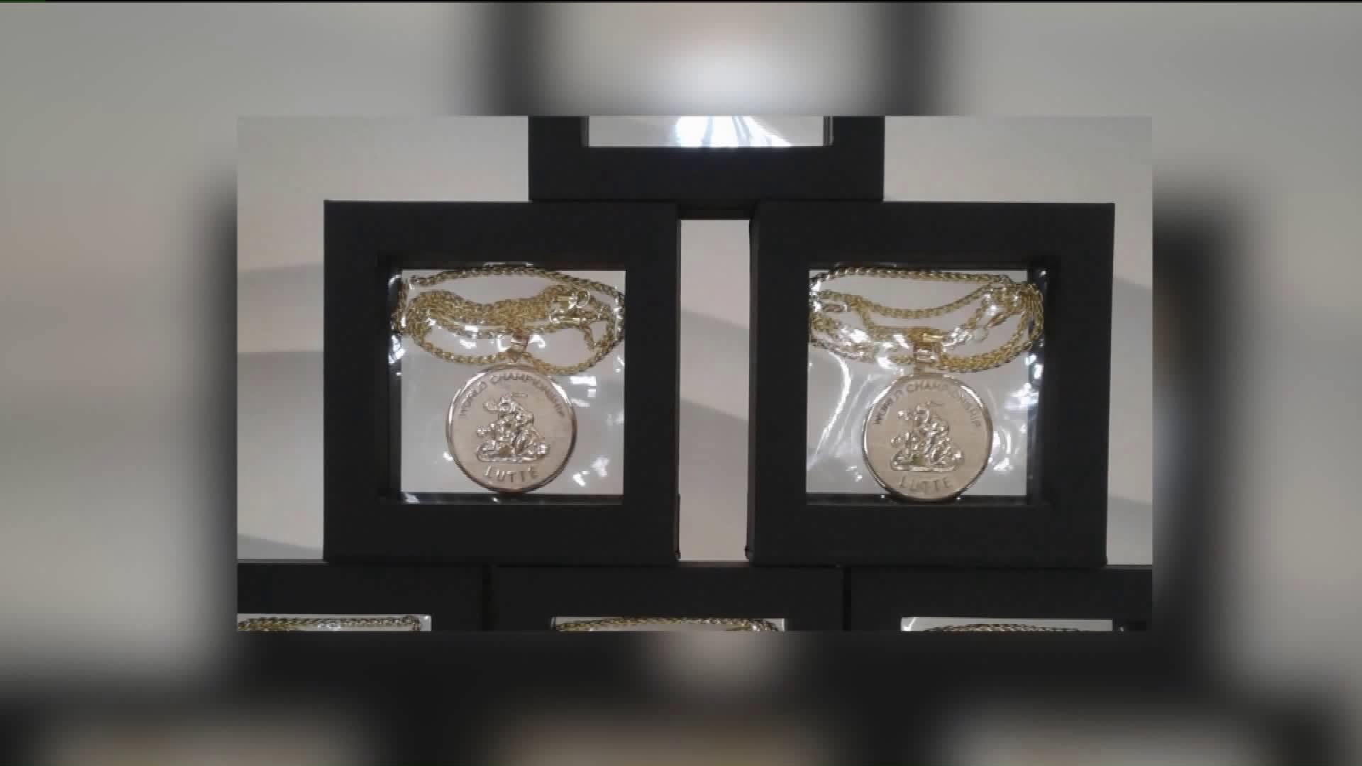 Kingston Jeweler Designs Gold Medal for Champion Wrestlers