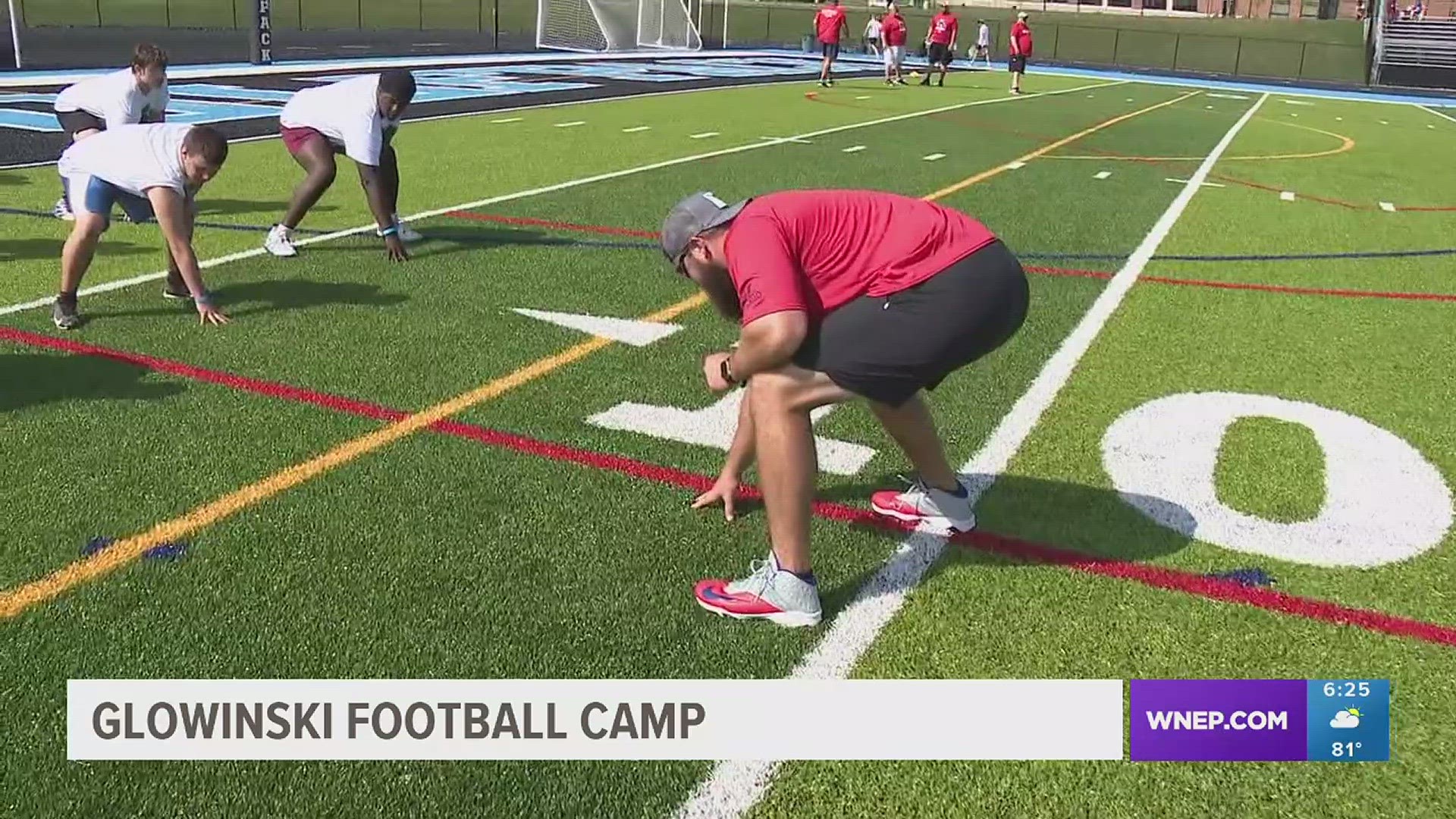 NY Giants offensive lineman holds local football camp