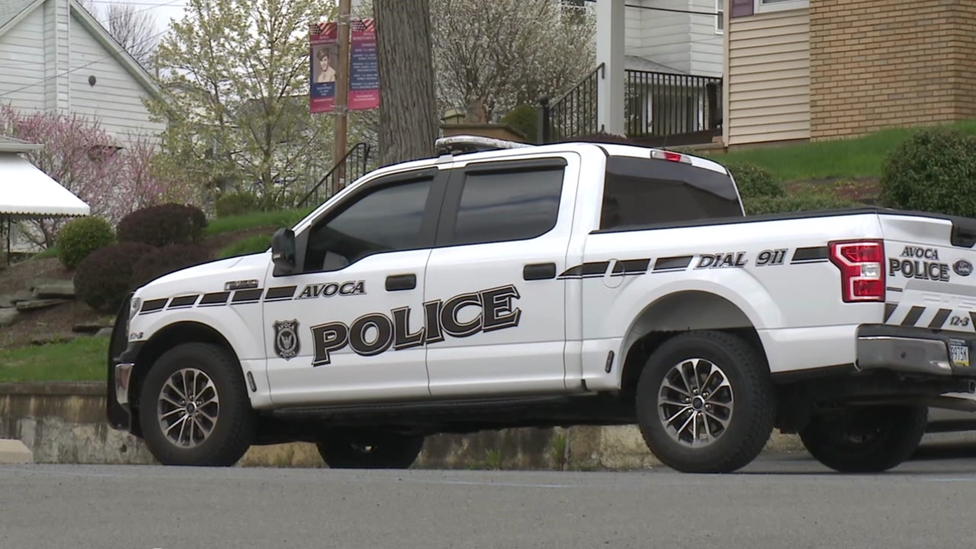 Officer hit by needle during stop in Avoca