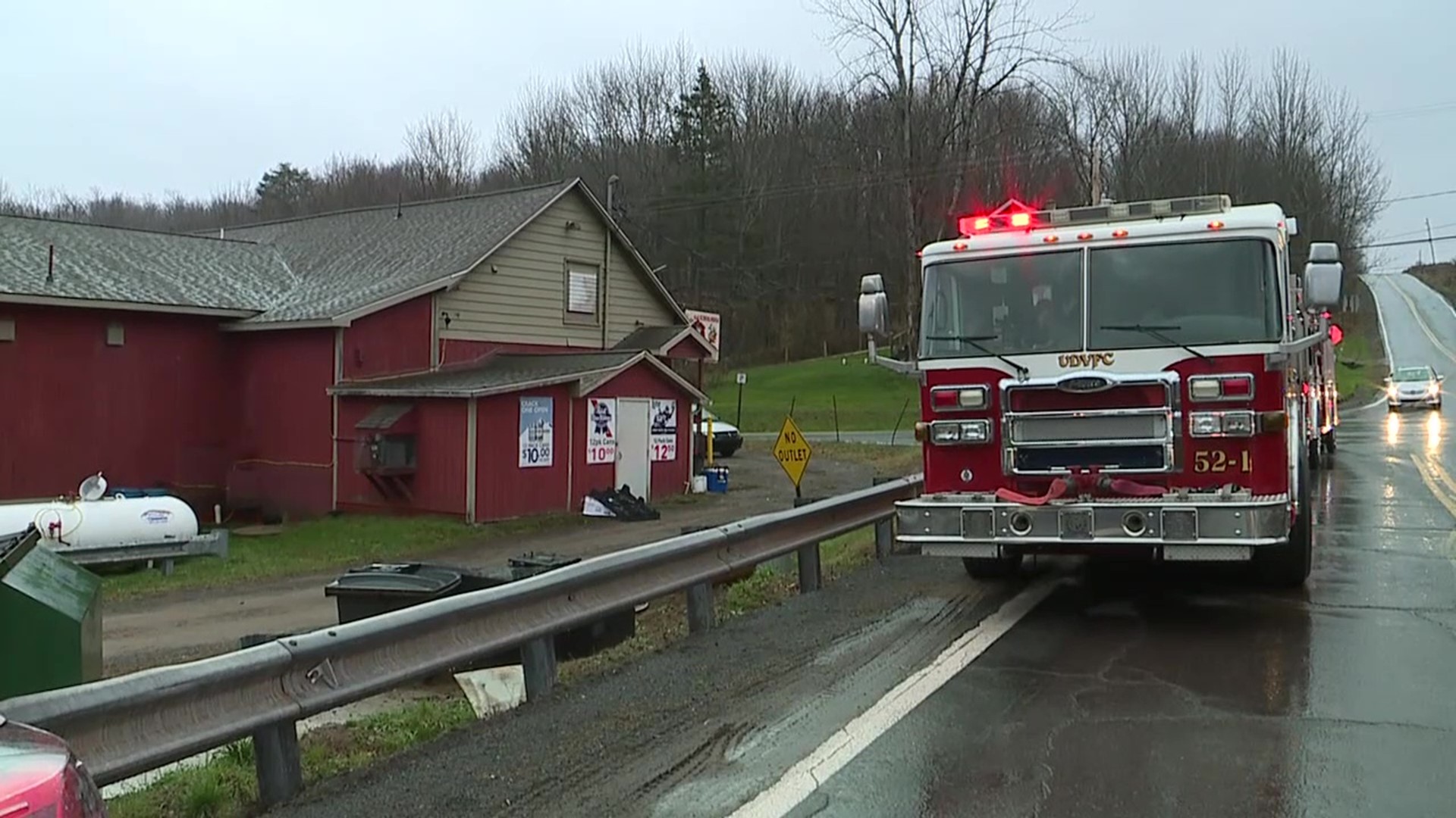 A fire investigator says a furnace malfunction caused a small explosion that damaged a Wayne County restaurant.