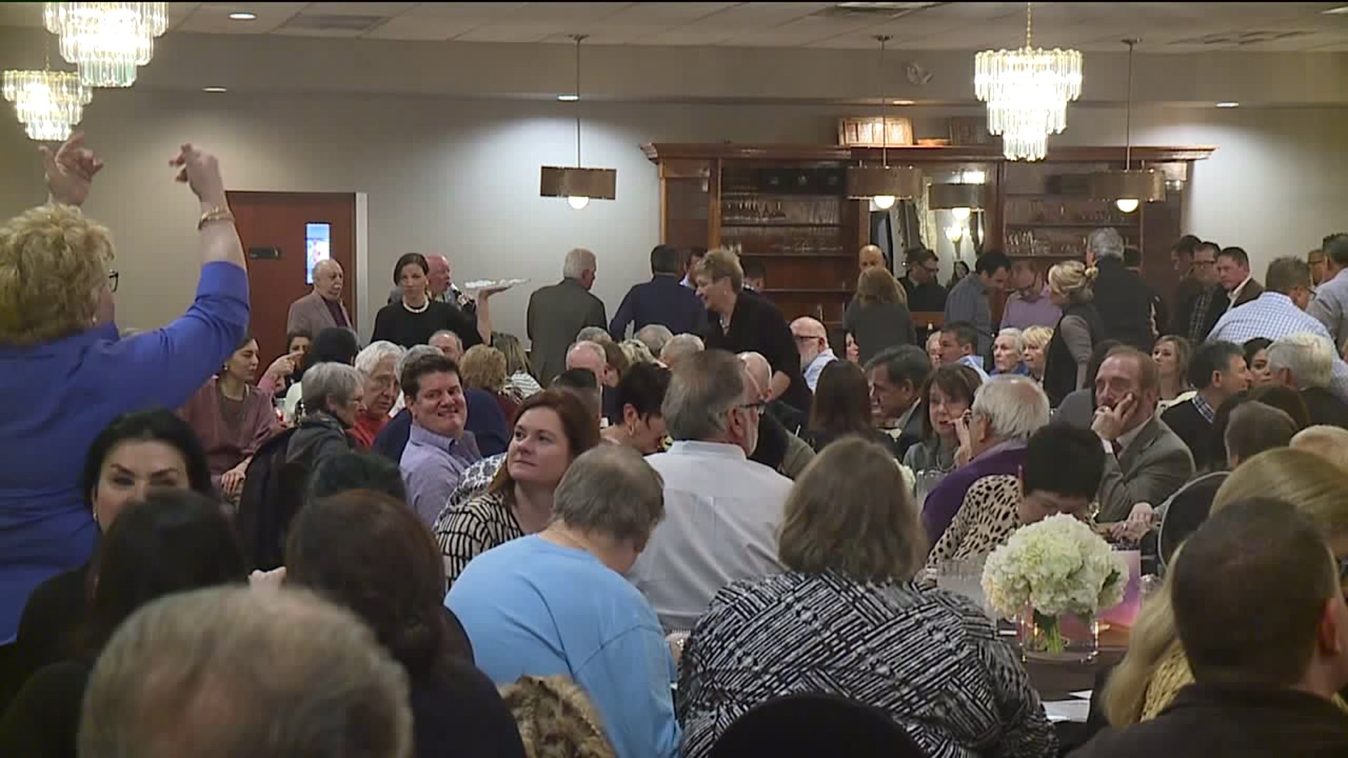 Coaches Vs. Cancer Dinner Honors Survivor