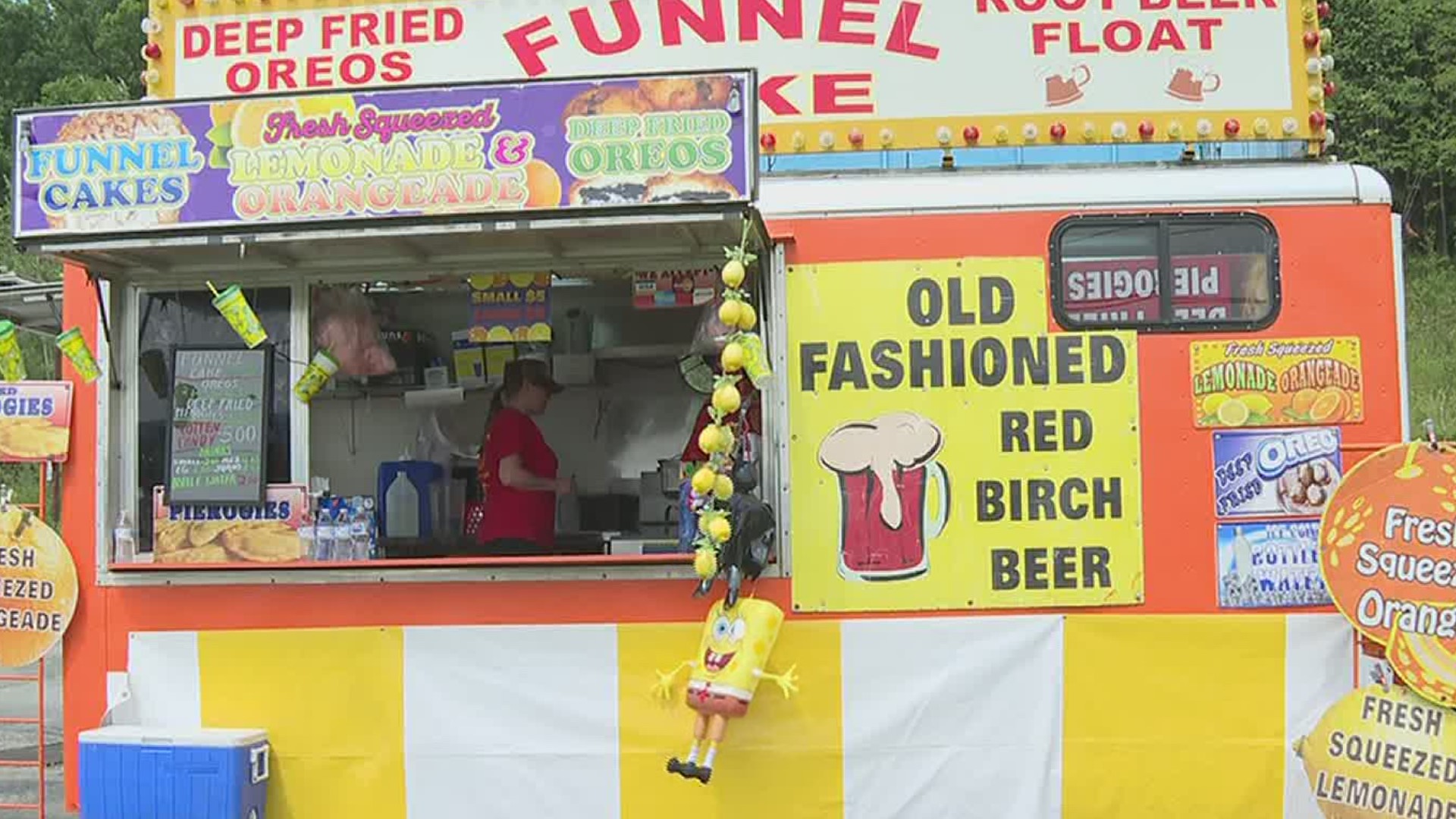Food pantry fundraiser dishes out funnel cakes in Lackawanna County