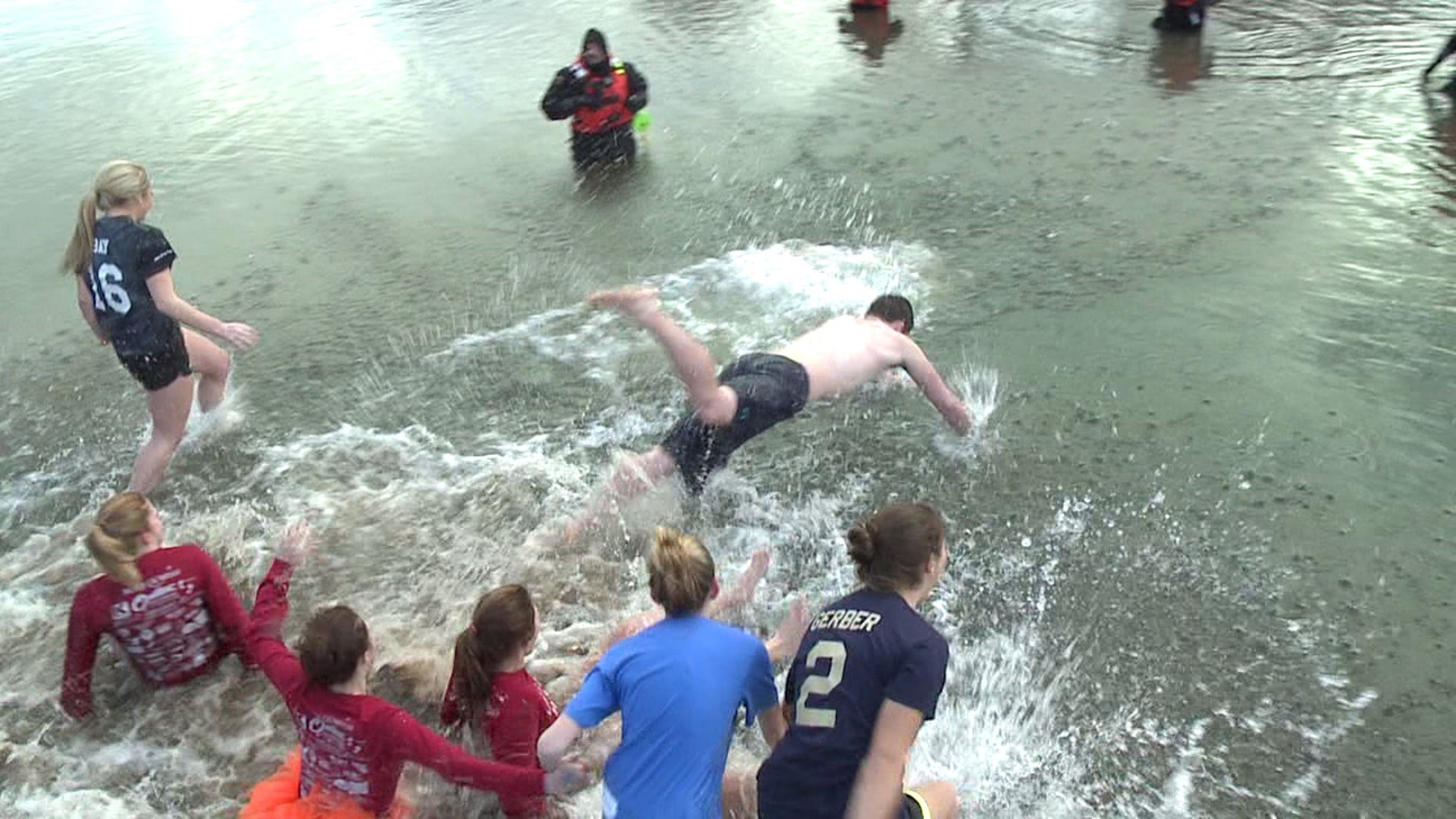 Dozens Leap in Lake Wynonah for Make-A-Wish