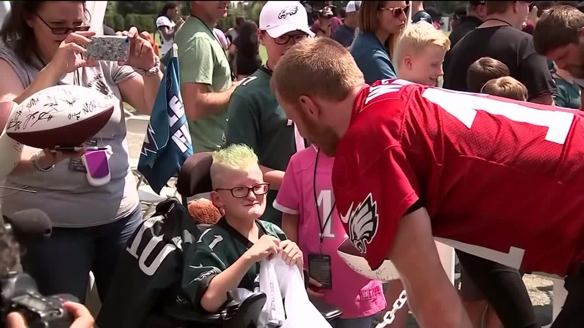 Giovanni Meets His Hero at Eagles Training Camp