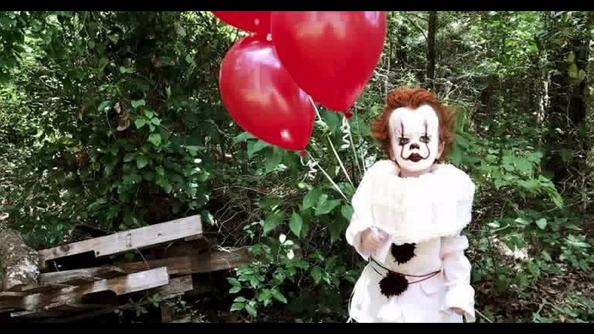 Bored Teen Turns 3-Year-Old Brother Into Clown From Stephen King’s ‘It ...