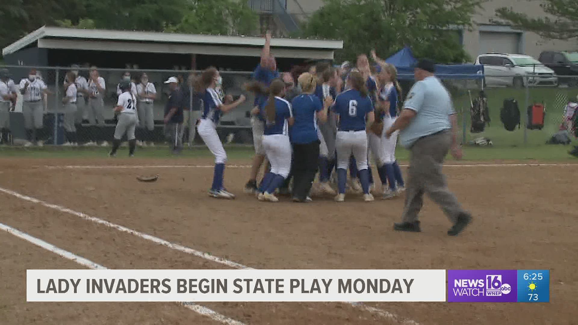 West Scranton celebrates their first D2 softball title in a classic 1-0 win in 'AAAAA' Final.