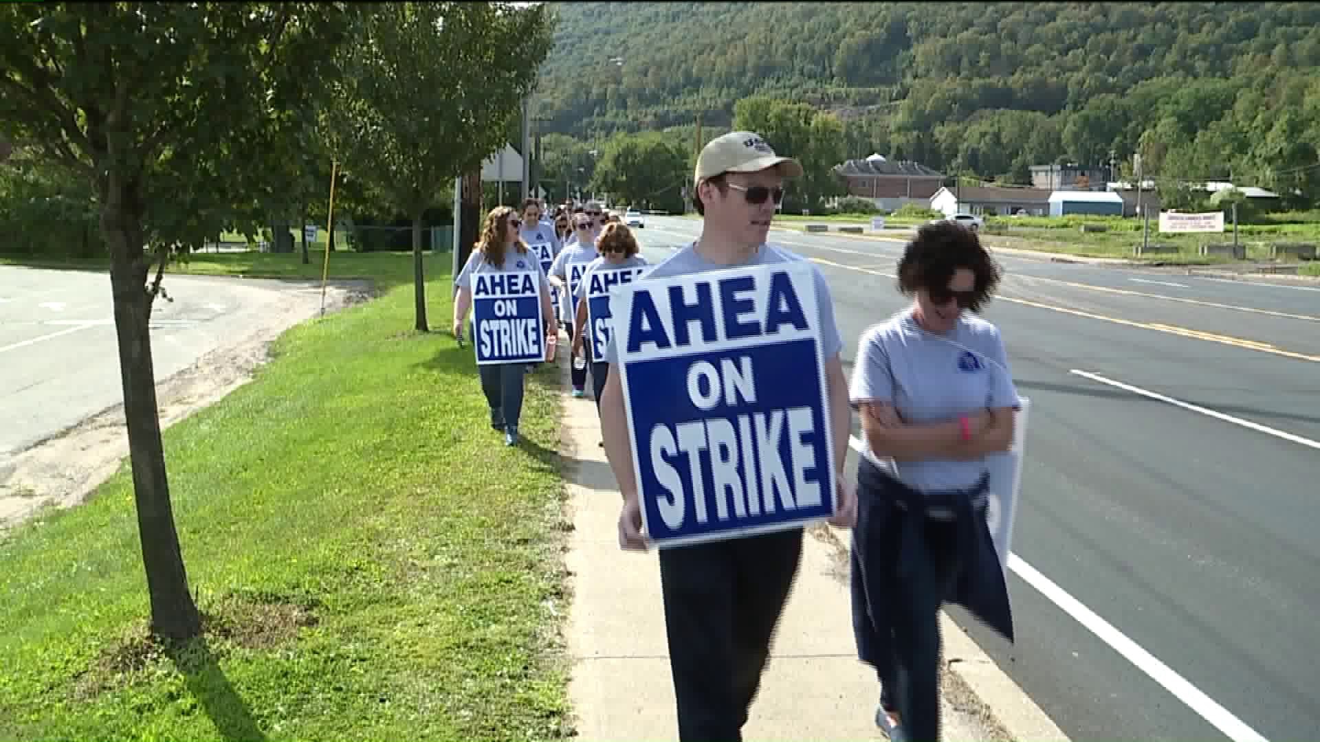 Abington Heights Teachers Strike to Continue