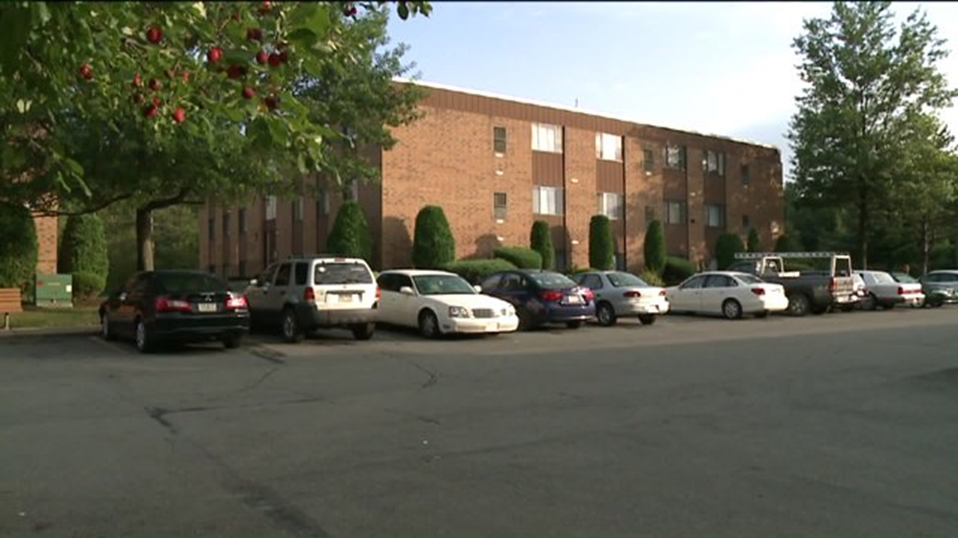 Elderly Man Shot at Carbondale Apartment Building