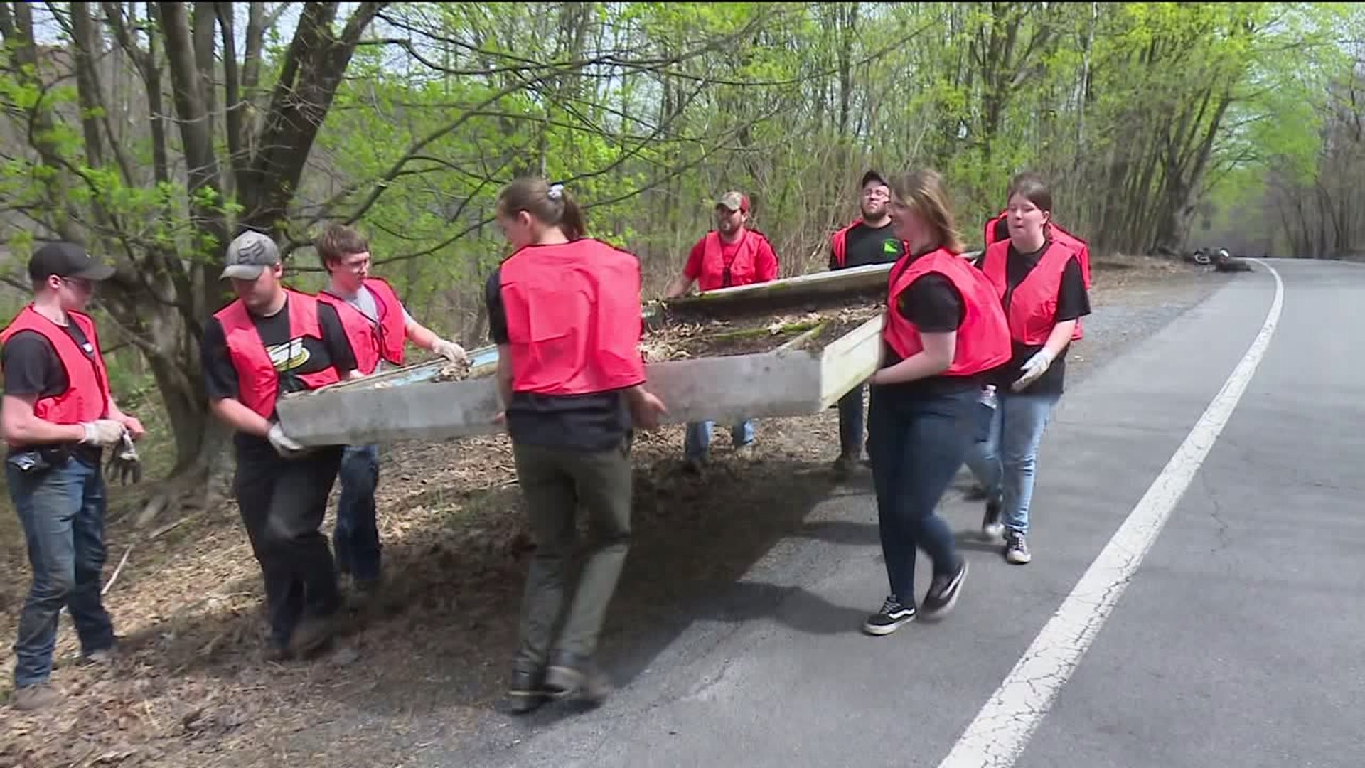 Students Clean Up Schuylkill County