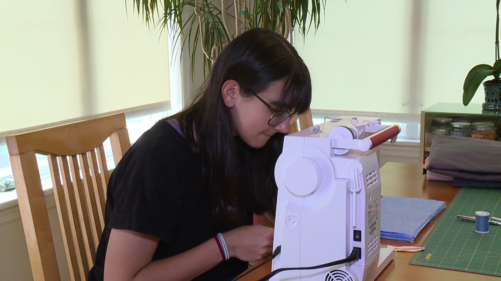 A high school student in Clinton County started making cloth masks as part of a senior project but now she wants to use her sewing skills to help out her community.