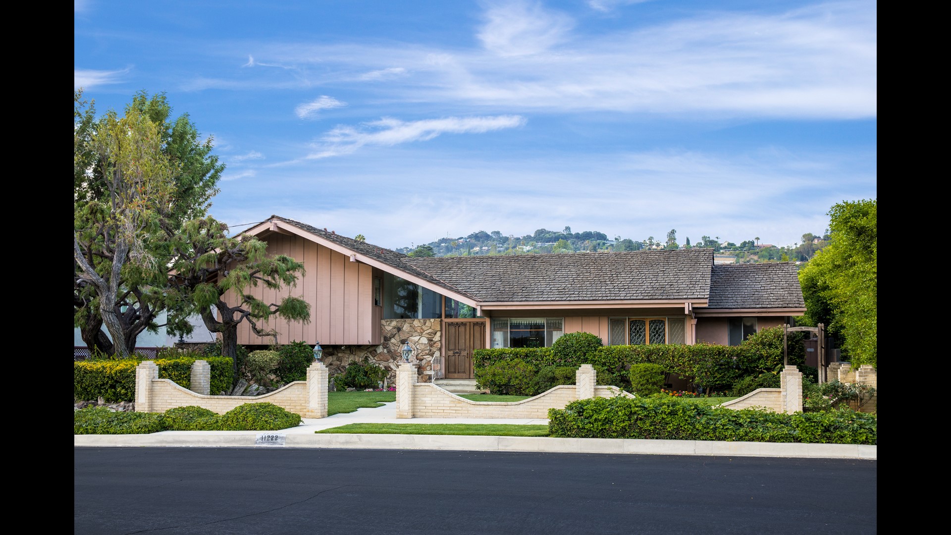 Iconic ‘Brady Bunch’ House Goes on the Market After Nearly 50 Years ...