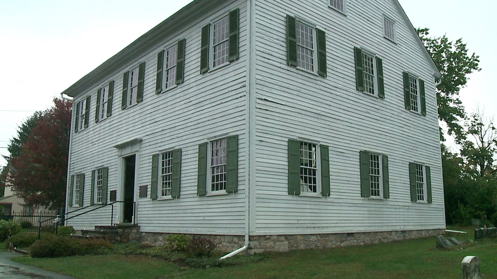 Keeping History Alive at 200-year-old Meeting House