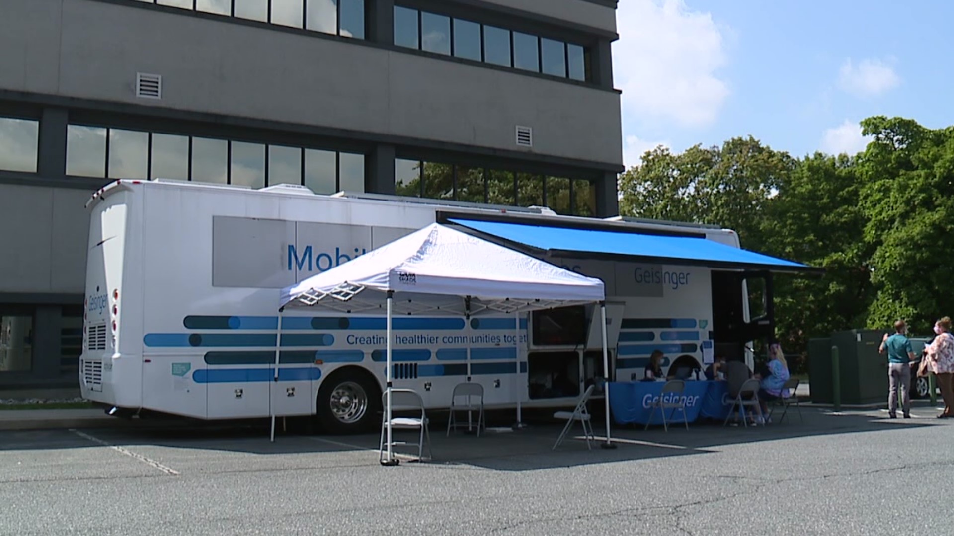 Buses full of wellness and primary care teams are offering services to help people better manage their health without having to go to the doctor's office.