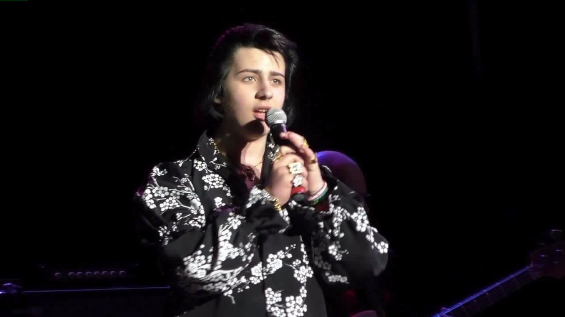 Teenage King Wins Elvis Competition