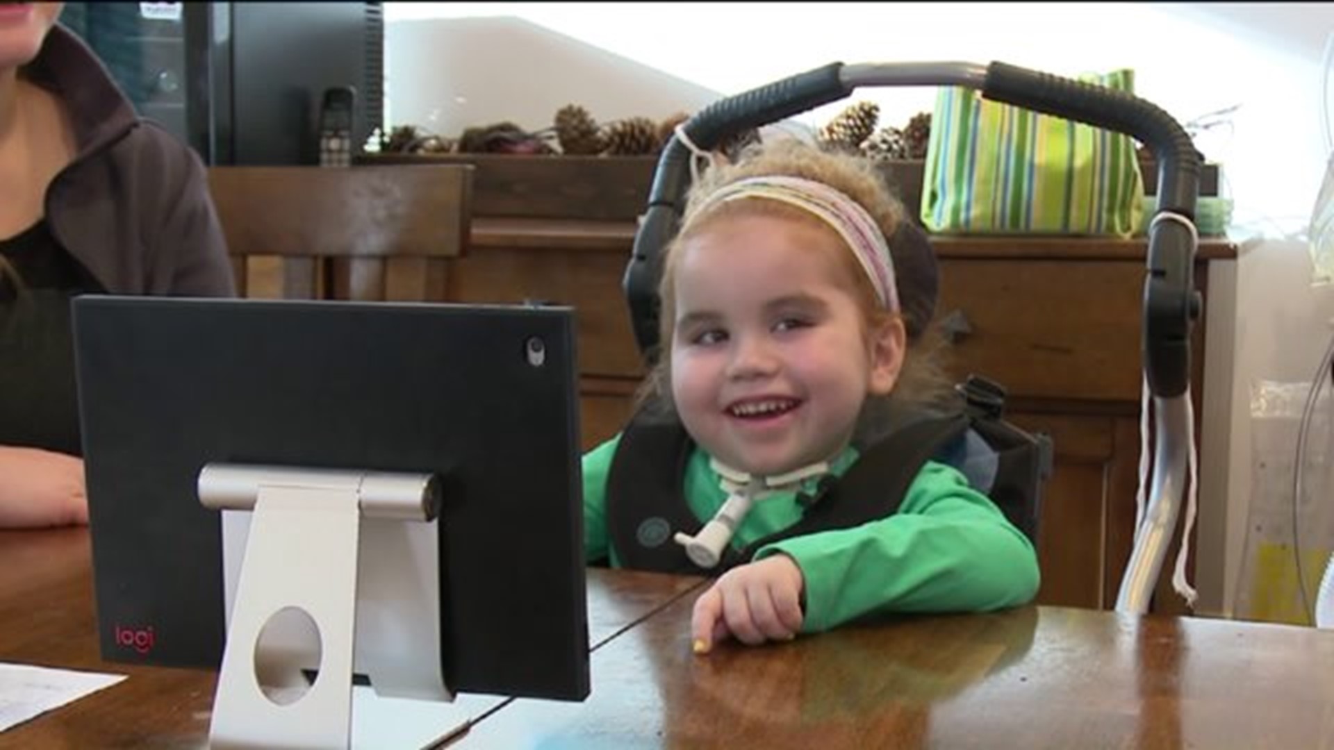 Kindergartner Uses Motorized iPad to Communicate with Other Students