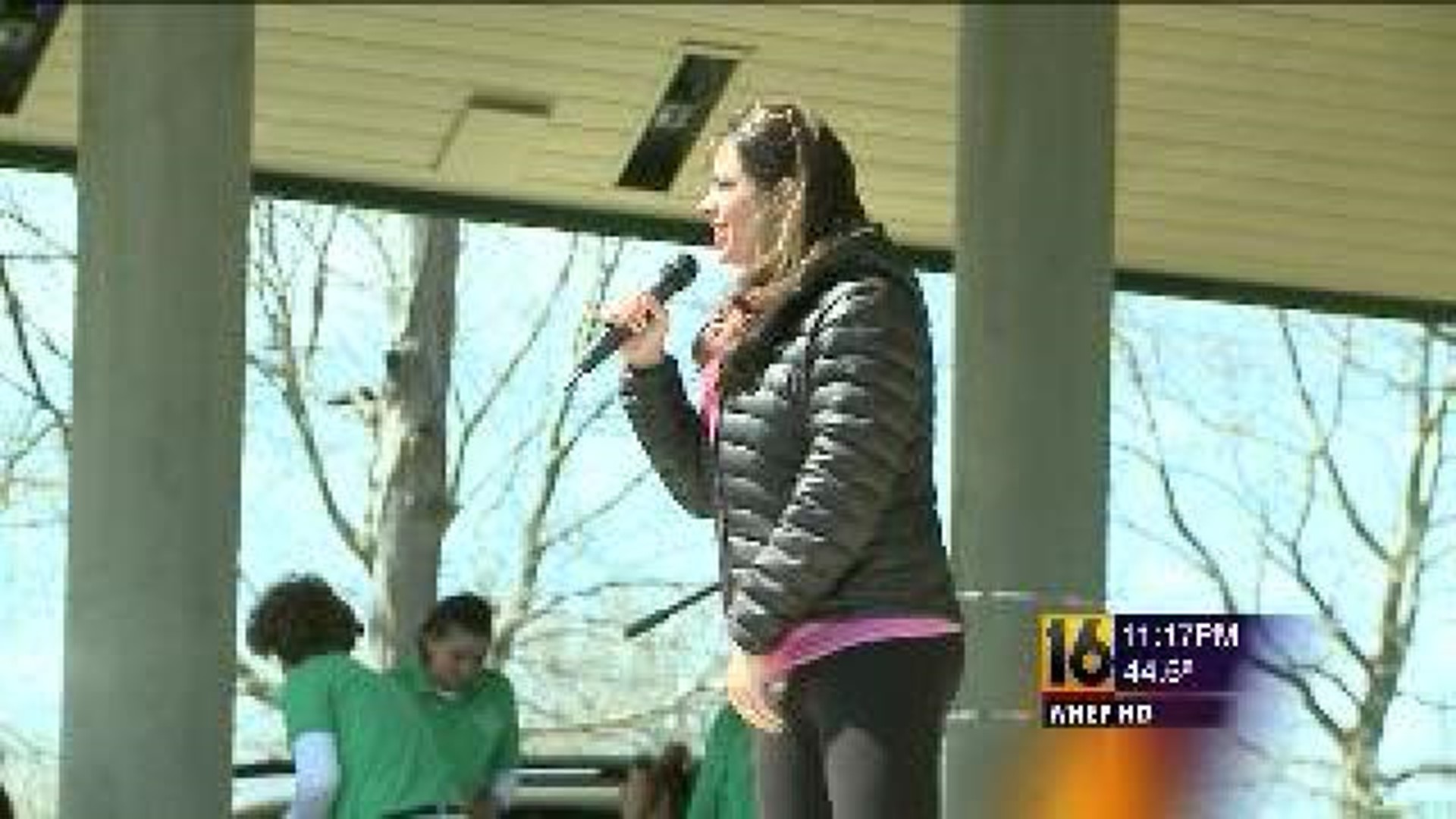 Olympian Speaks to Area Girl Scouts