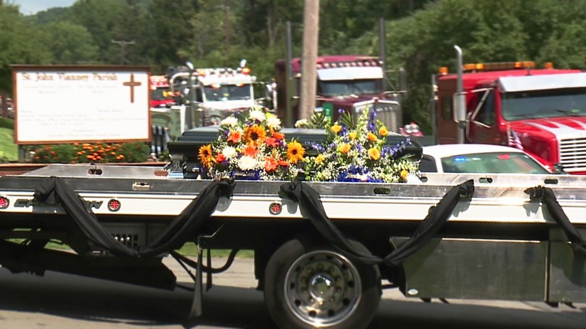 Hundreds Of Tow Trucks Turn Out For Driver’s Funeral