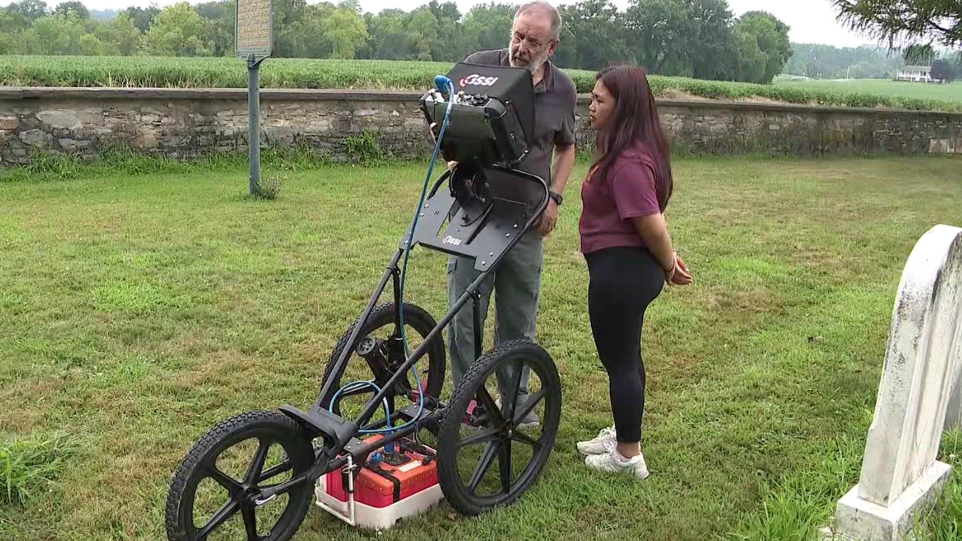 Students and professor use special tech to locate unmarked graves in ...