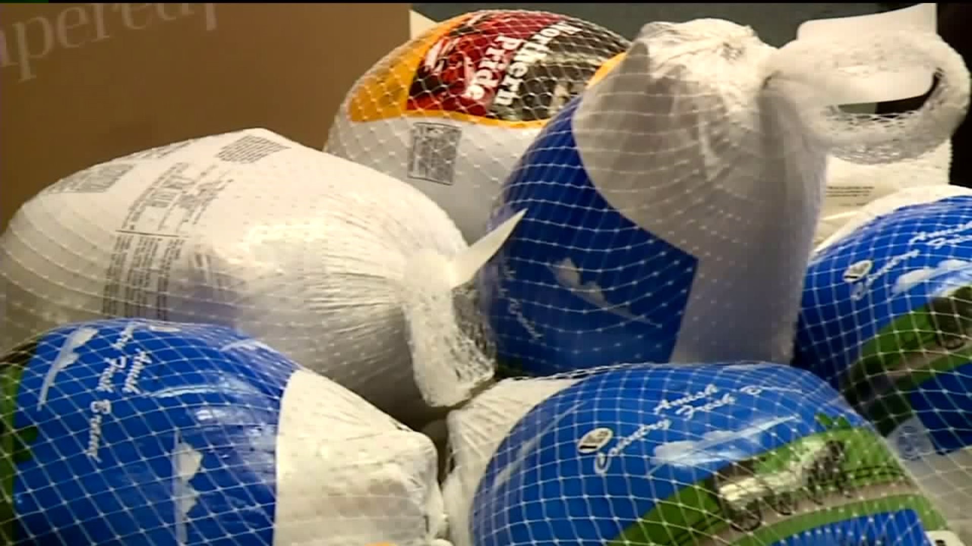 Notre Dame Elementary Donates Thanksgiving Dinners