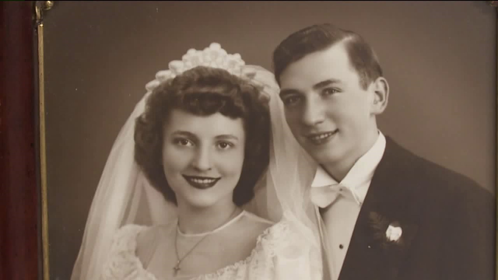 Couple Celebrates 70th Wedding Anniversary