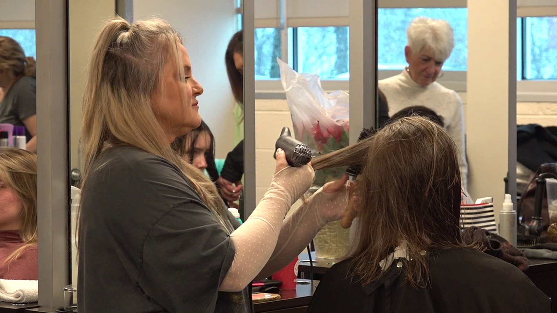 Over a dozen hair stylists spent Sunday supporting the Women's Resource Center, all with a pair of scissors.