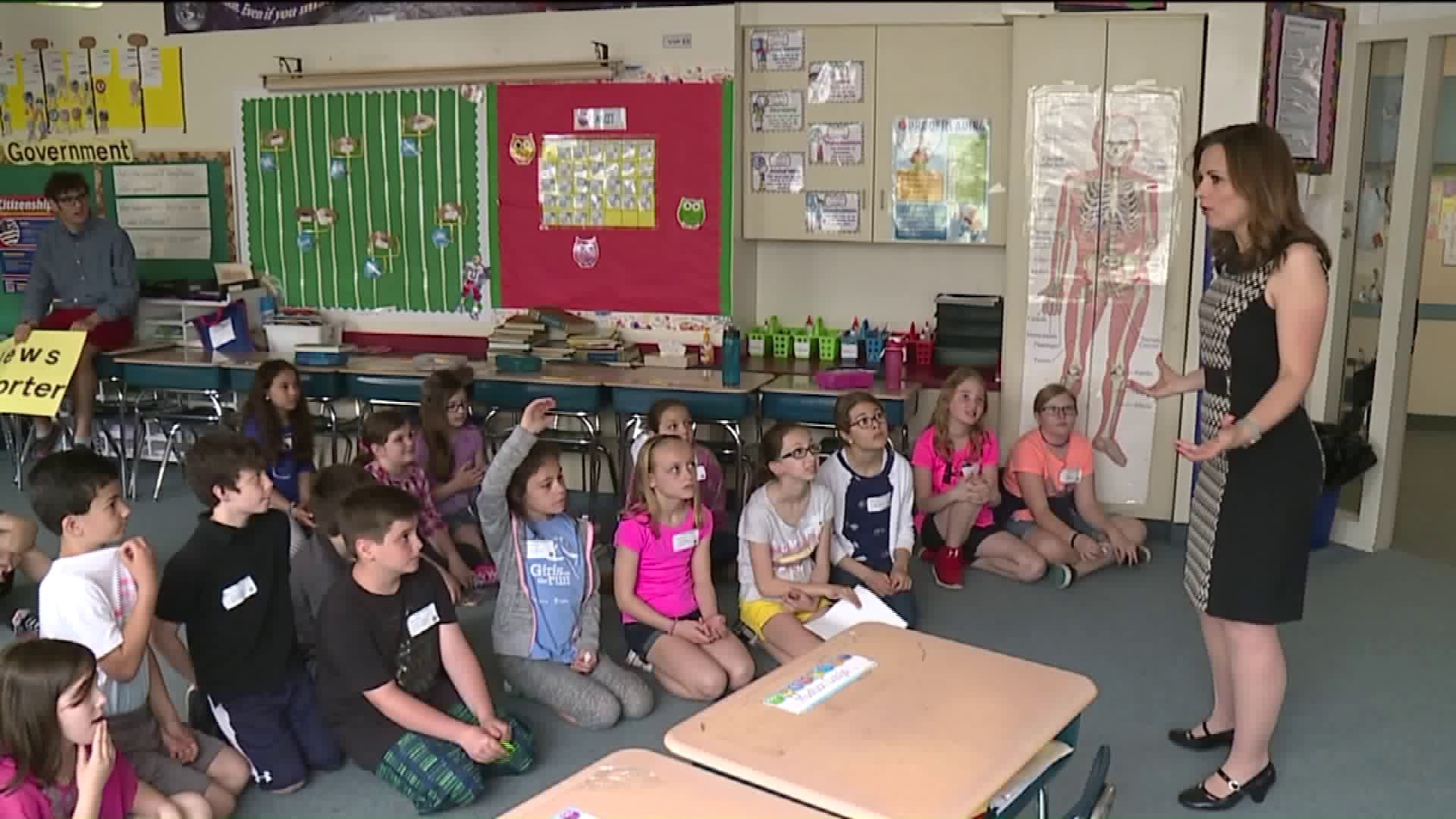 Mindi Ramsey Gives Career Day Advice to Elementary Students