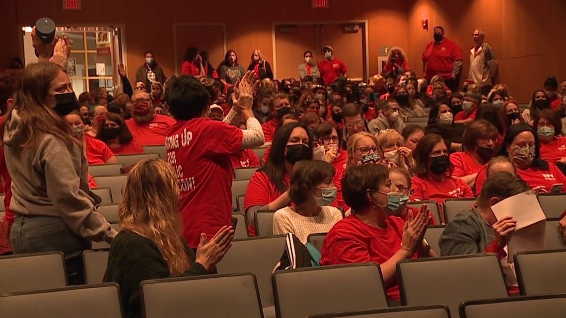 School board meeting before scheduled strike