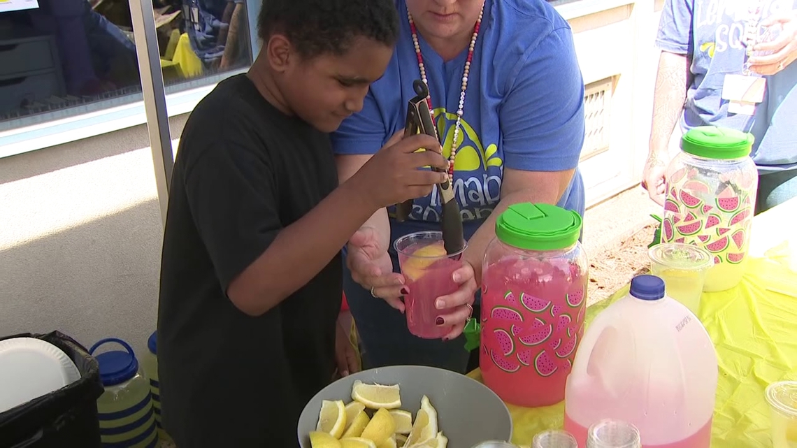 Willow Academy students run lemonade stand to fundraise for childhood cancer research