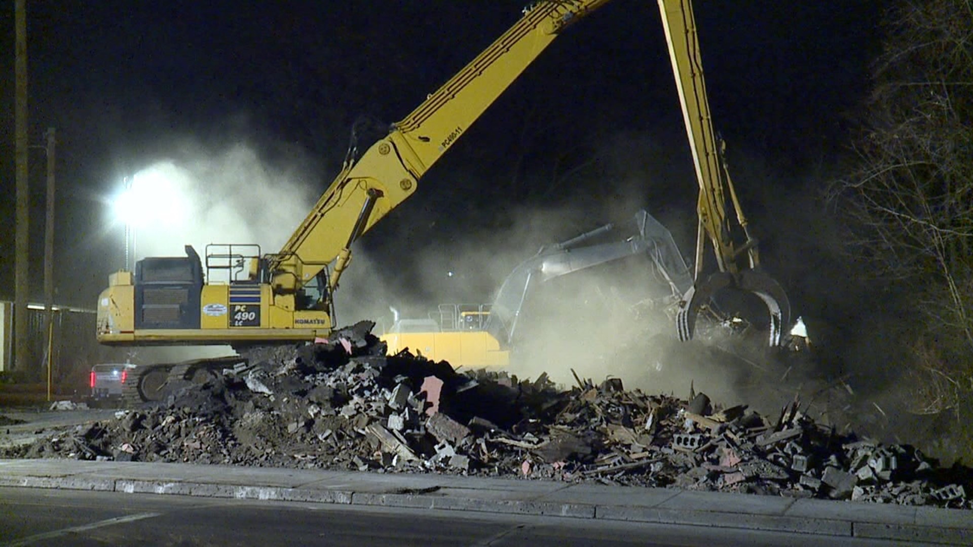 Crews closed it overnight to demolish the former Keen's Floral building.