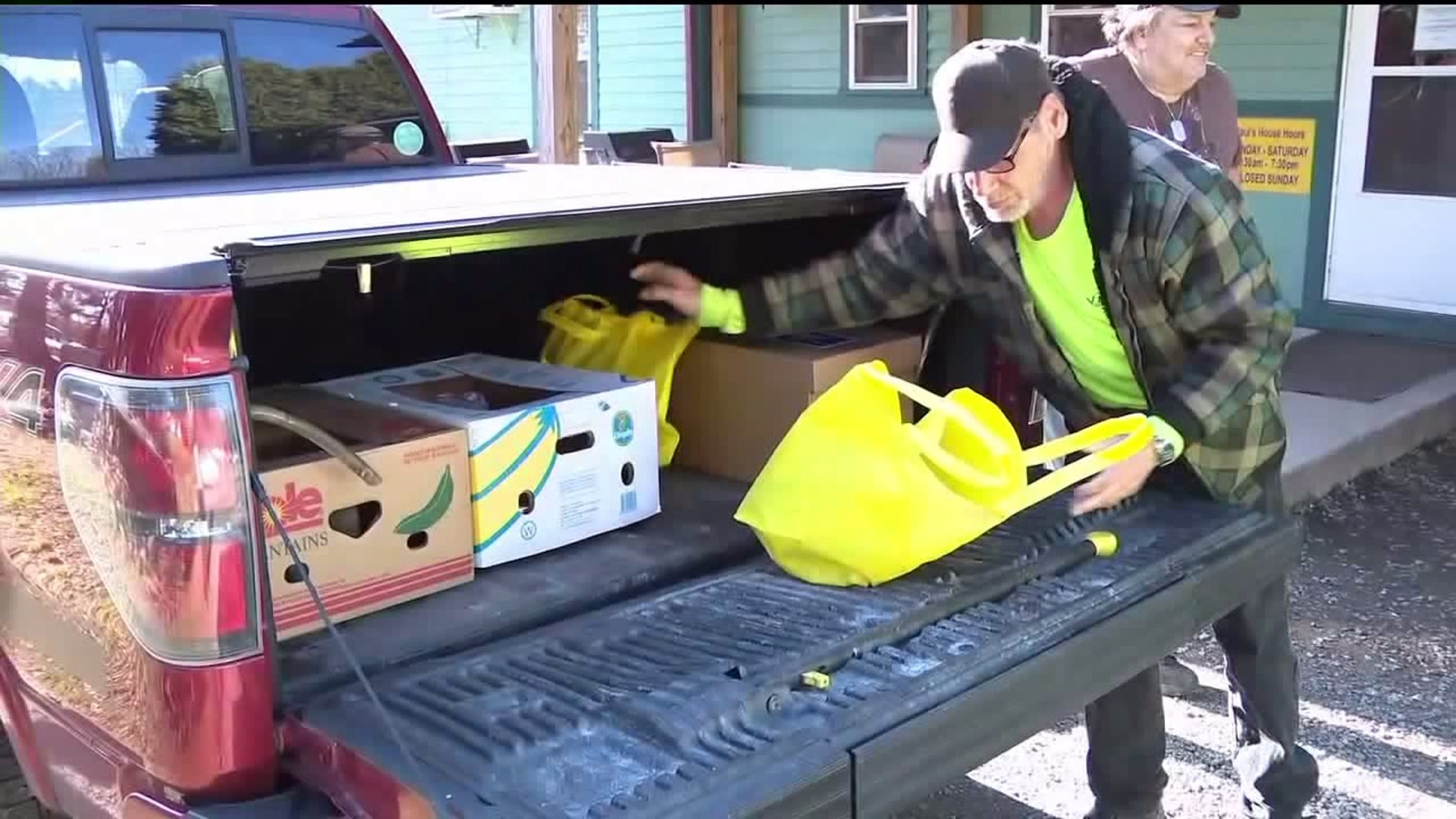 Valor Clinic Delivers Thanksgiving Meals to Veterans