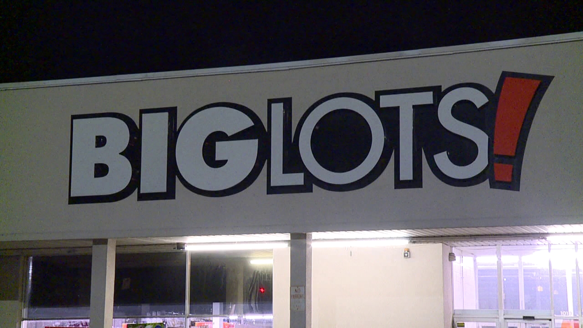 Big Lots has lost hundreds of millions of dollars in its first quarter of the year.