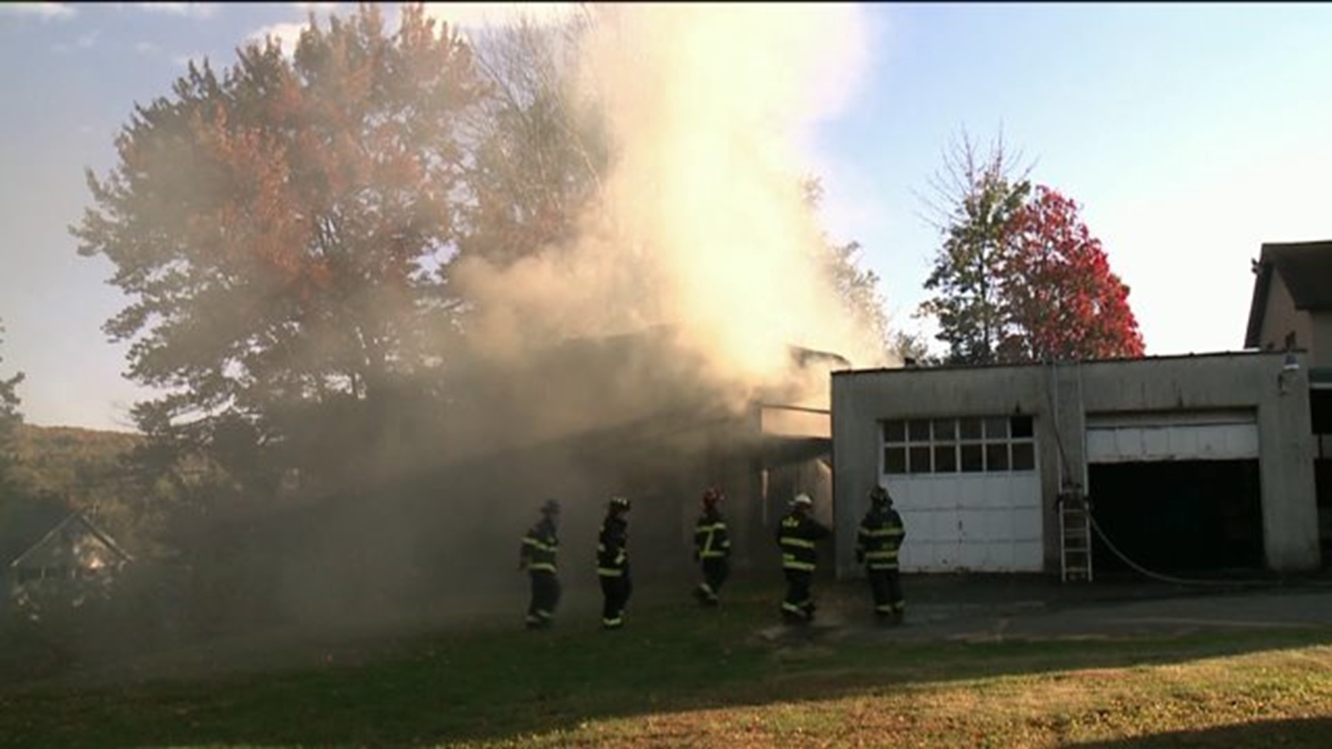 Fire Rips Through Garage in Carbondale