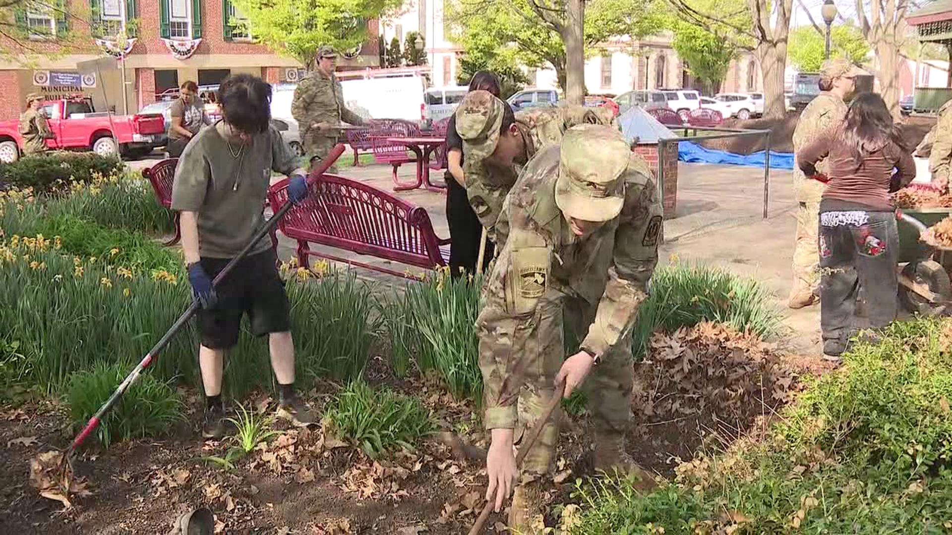 Shikellamy students clean up Cameron Park during Earth Week | wnep.com