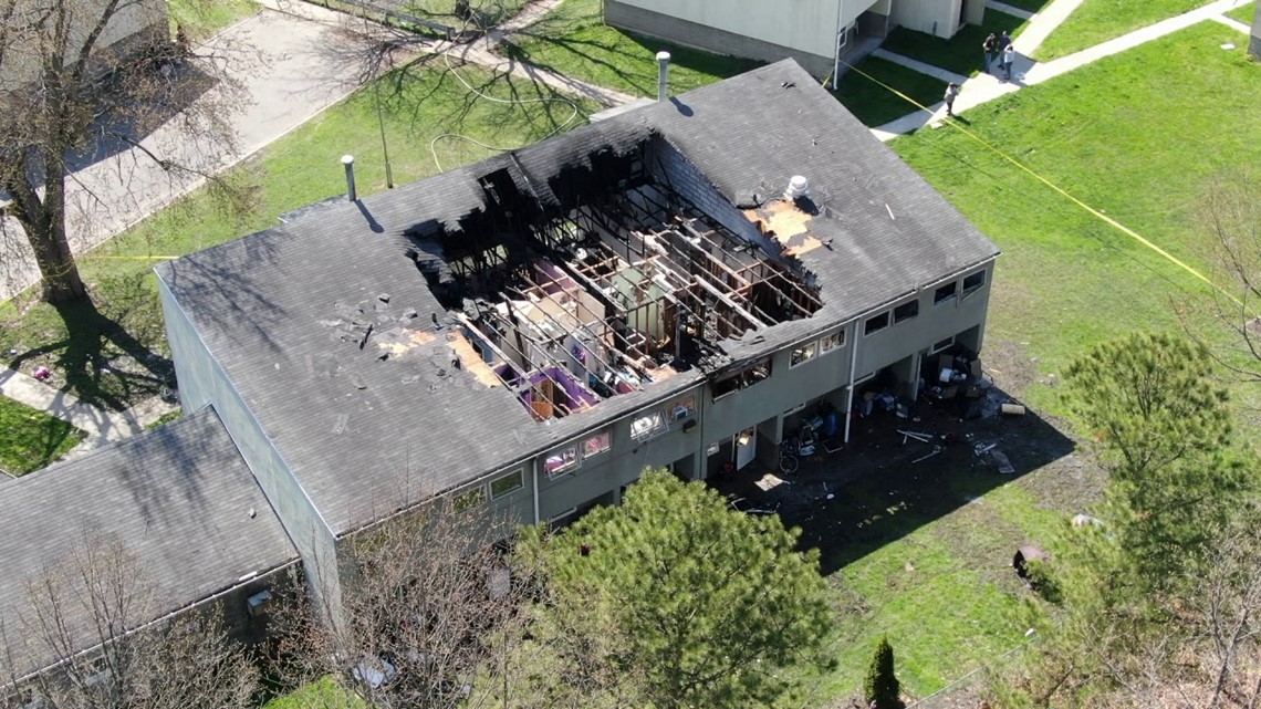 Flames tear through apartment complex in Scranton