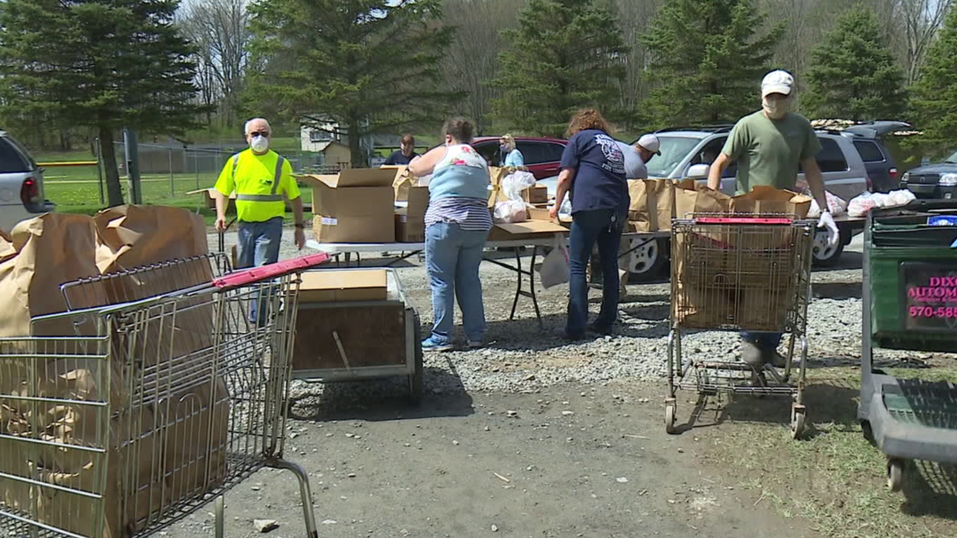 The distribution usually operates once per month, but due to the pandemic it's every other Saturday.