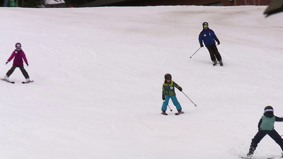 Skiers keep with holiday tradition despite warm weather - Vimarsana News