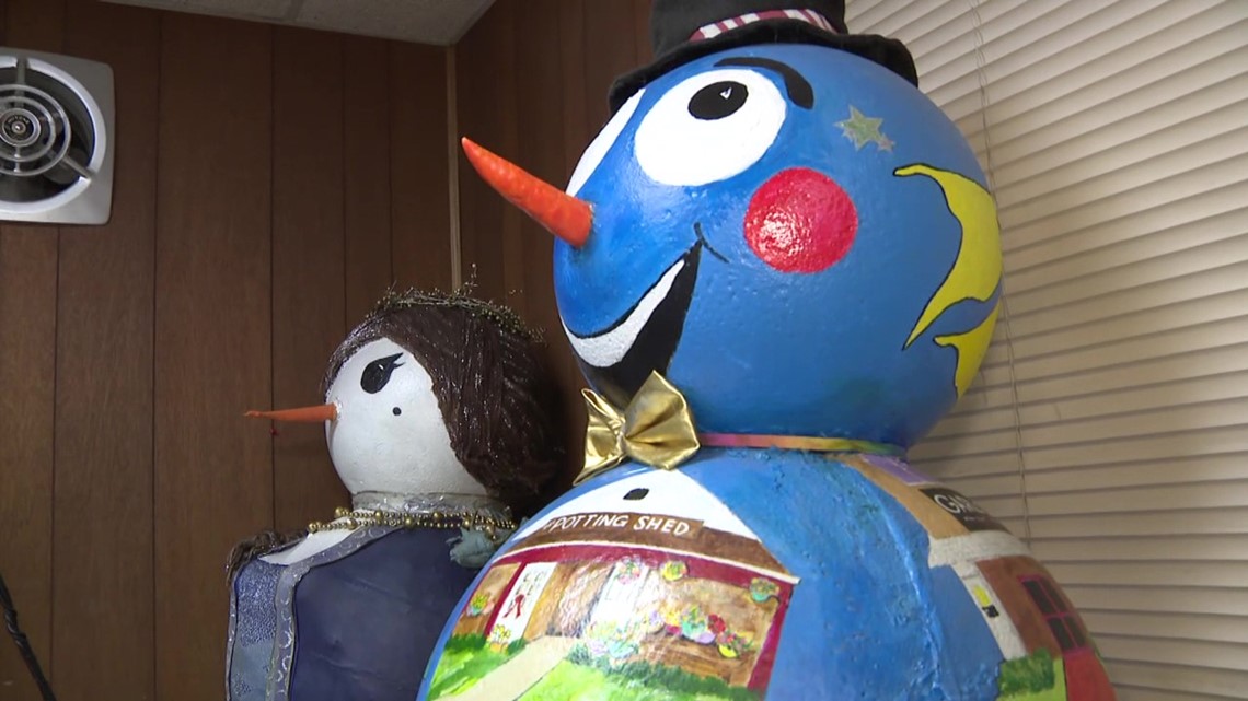 Stroudsburg snowmen attraction to be auctioned