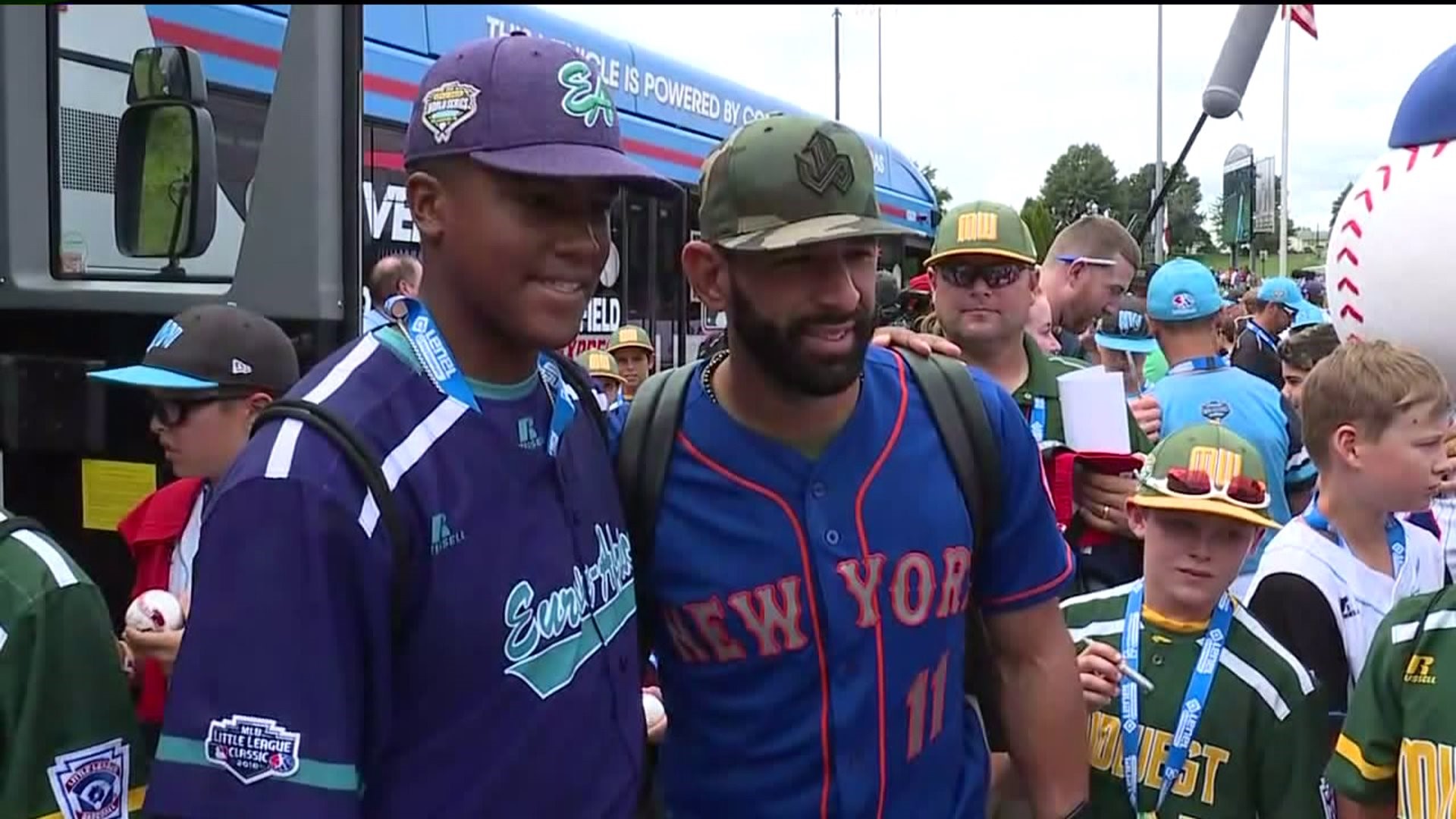 Mets And Phillies Players Enjoy Time At Little League