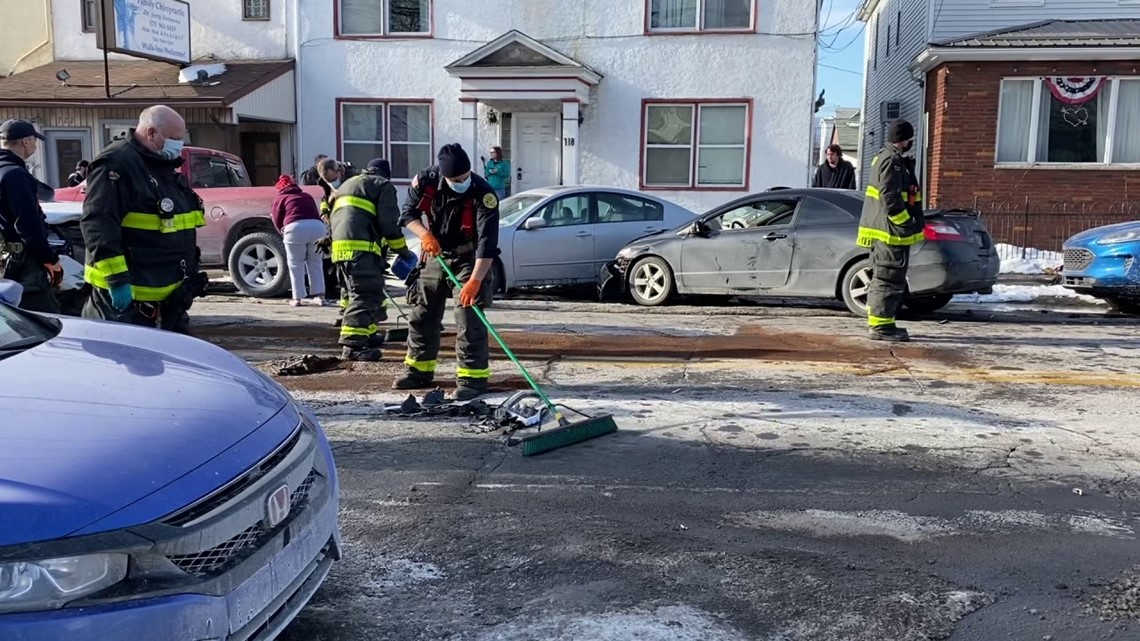 Crash closes Pittston Avenue in Scranton